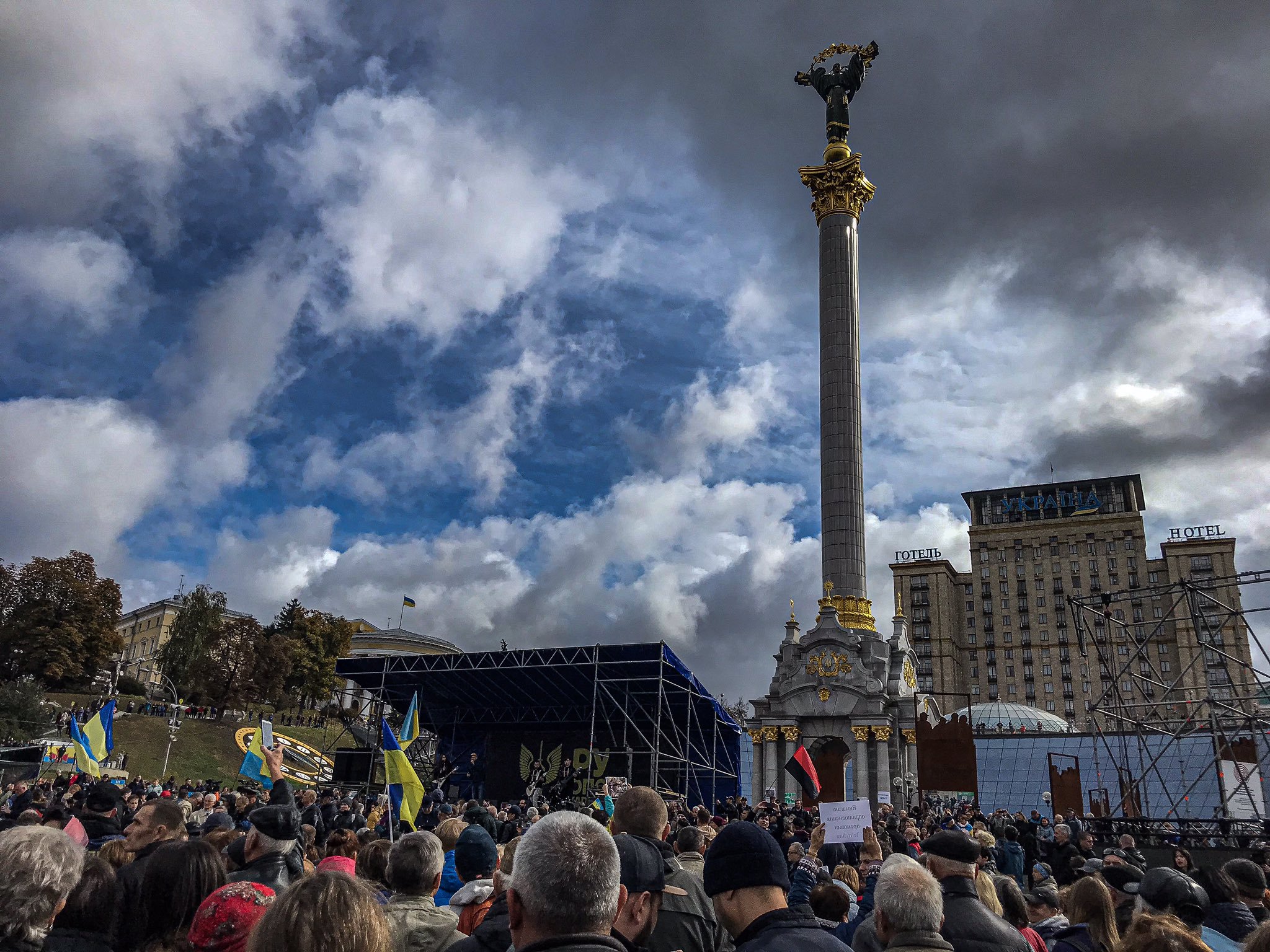 Киев сегодня видео. Байден на Майдане в Киеве. Майдан в Киеве 2014 Байден. Киев Майдан Арена. Украина Майдан сейчас.