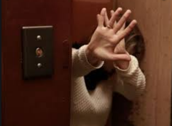 Пограбування в ліфті: хто що знає?