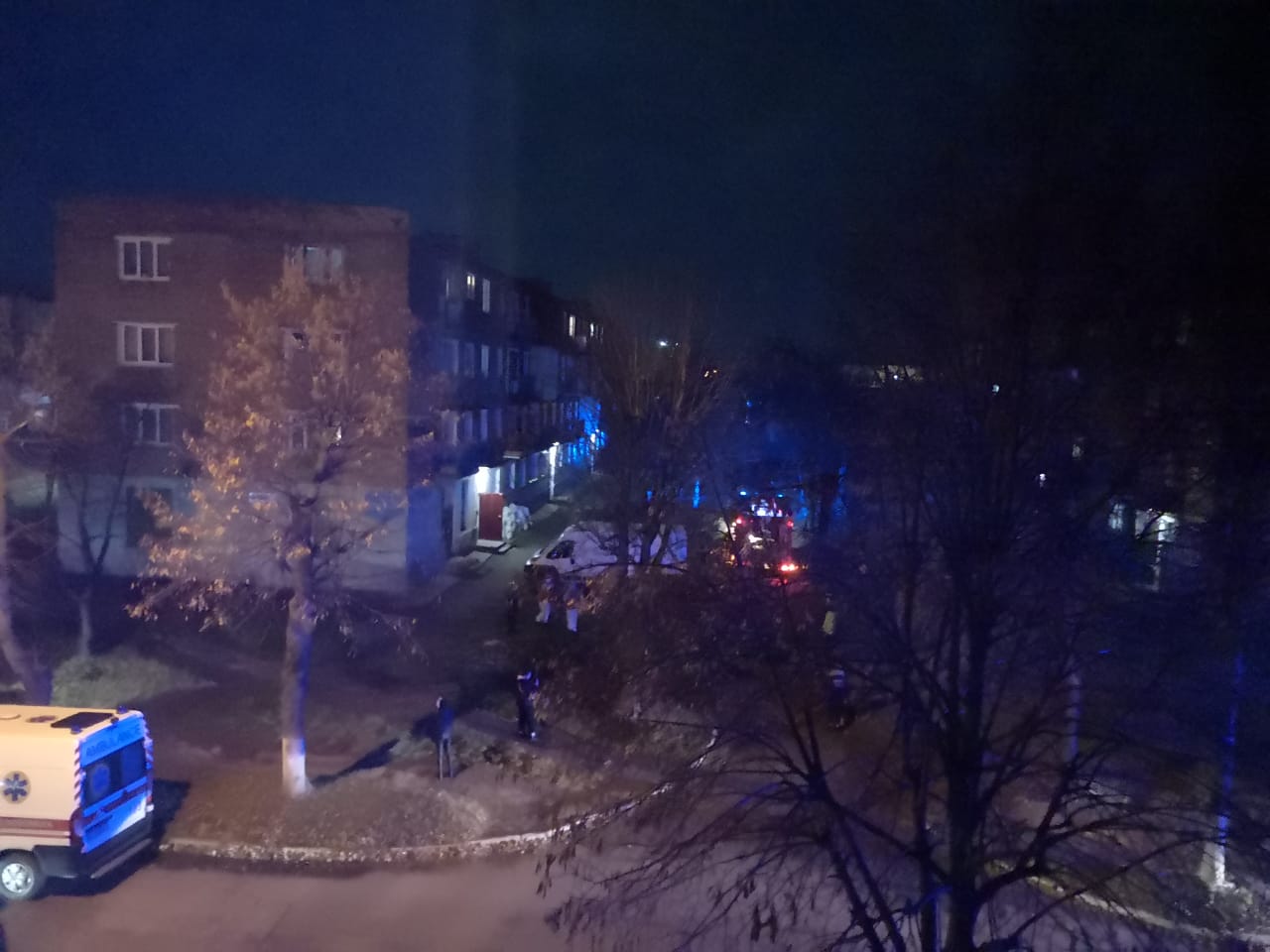 Пожежні, “швидка”, поліція у центрі Нововолинська. Кого рятують?